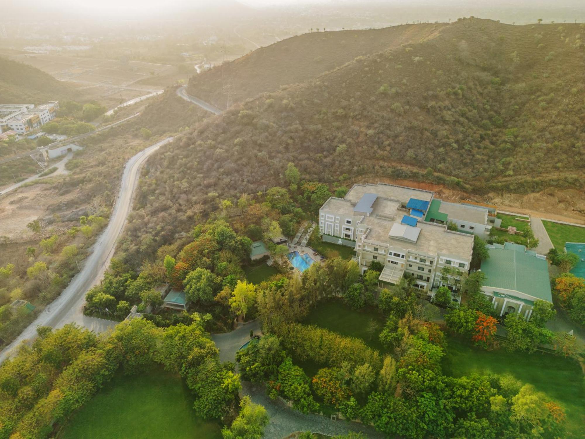 Essentia Luxury Resort & Spa Udaipur Eksteriør bilde