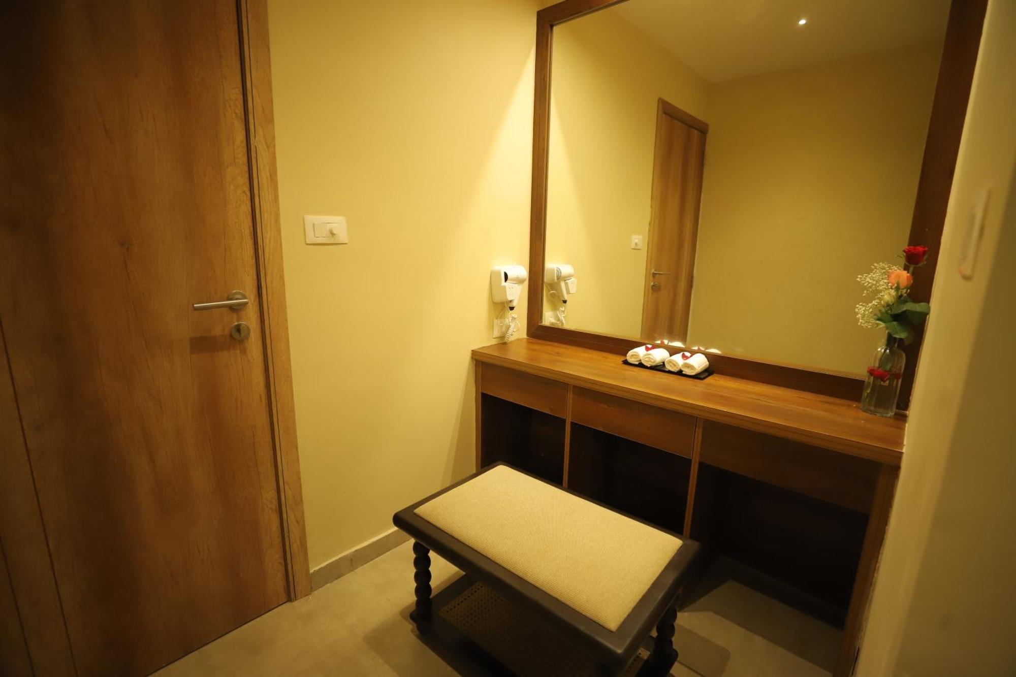 Essentia Luxury Resort & Spa Udaipur Eksteriør bilde